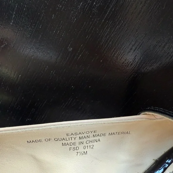 Elegant Cream and Black Peep-Toe Heels - Picture 8 of 13